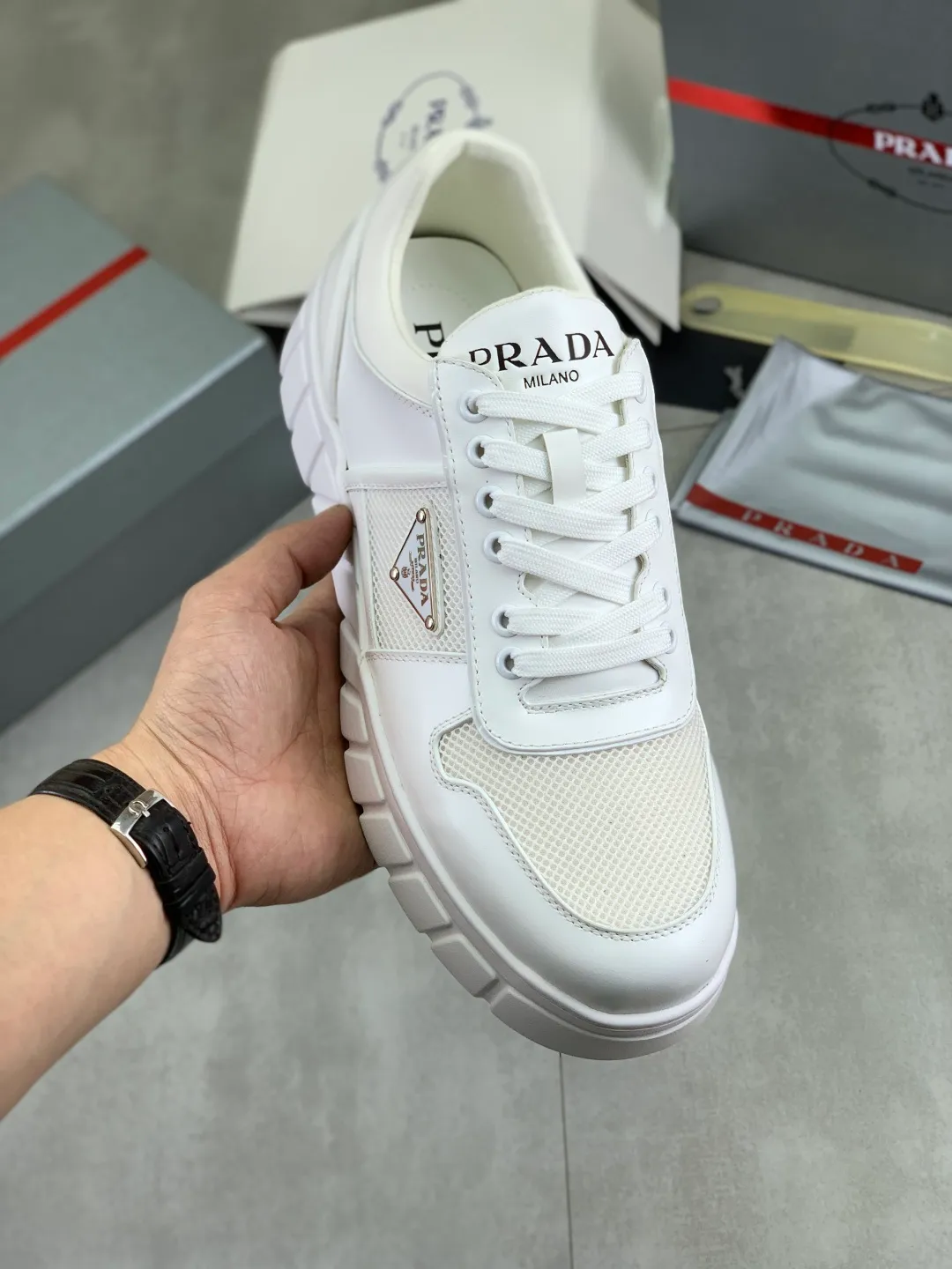 Men's men's shoes P560💰 [Real Price] Popular models are on the official website, 🆘 Trendy brand (Prada) mainly promotes popular models, avant-garde and versatile fashionable men's shoes private version mold opening, cowhide surface splicing 1:1.. Stylish and simple, original imported cowhide lining cowhide feet; the atmosphere and personality are more fashionable, eye-catching and pursuing class. It will subvert the old ideas and be a must-have for fashionistas who want to spend time with you! Must keep it! Tall and comfortable, large and low, high-end quality workmanship. Code number: 38-45 2️⃣optional.